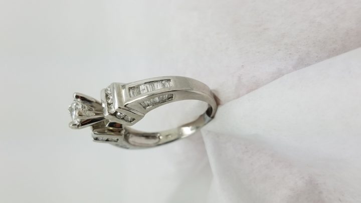 18K	White Gold		.5+.75	ct.	R B	Cut	Diamond	4-prong	Solitaire with Accents		Engagement-Ring