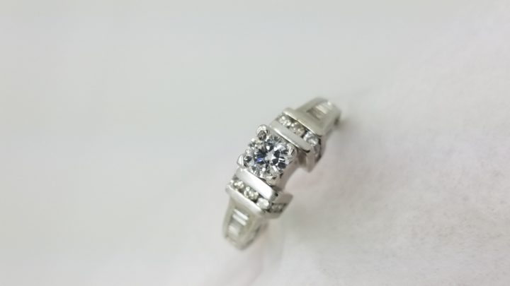 18K	White Gold		.5+.75	ct.	R B	Cut	Diamond	4-prong	Solitaire with Accents		Engagement-Ring