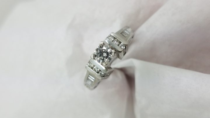 18K	White Gold		.5+.75	ct.	R B	Cut	Diamond	4-prong	Solitaire with Accents		Engagement-Ring