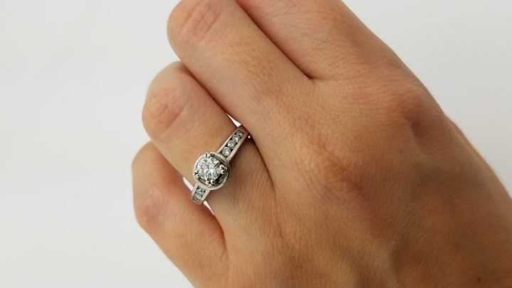 18K	White Gold	Bezel	.5+.65	ct.	R	Cut	Diamond	4-prong	Solitaire with Accents		Engagement-Ring