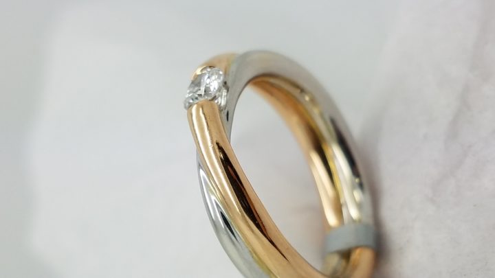 14K	Multi-Tone Gold	Rose Crossover	0.30	ct.	Round	Cut	Diamond		Solitaire		Engagement-Ring