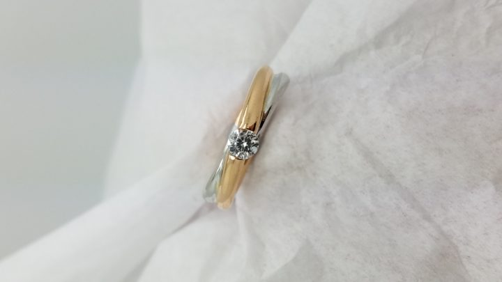 14K	Multi-Tone Gold	Rose Crossover	0.30	ct.	Round	Cut	Diamond		Solitaire		Engagement-Ring