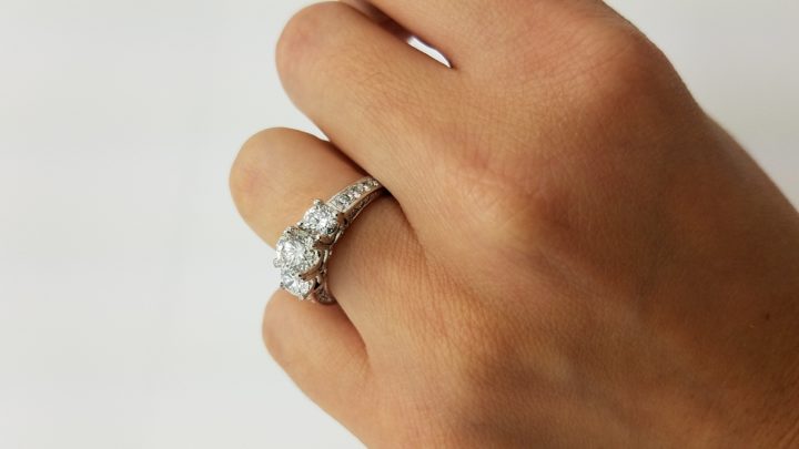 Platinum	Past, present, future	1.00+1.70	CT	Round	CUT	DIAMOND	4-prong	Three-Stone		Engagement-Ring