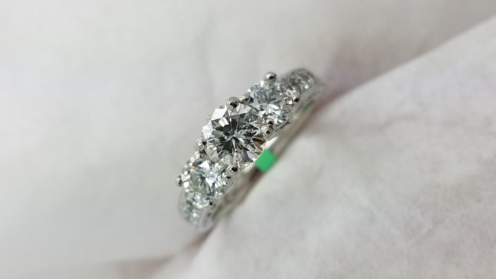 Platinum	Past, present, future	1.00+1.70	CT	Round	CUT	DIAMOND	4-prong	Three-Stone		Engagement-Ring