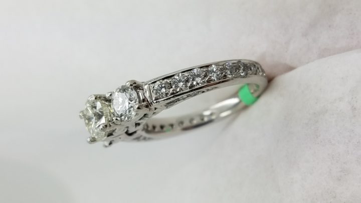 Platinum	Past, present, future	1.00+1.70	CT	Round	CUT	DIAMOND	4-prong	Three-Stone		Engagement-Ring