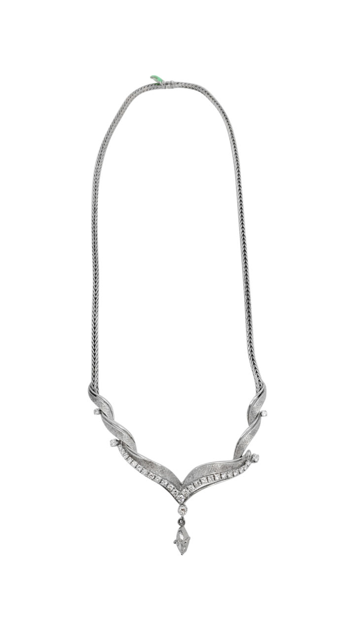 18K	White Gold Bridal Garland 1.50 ct Diamond 4-prong necklace-pendant featuring a dangle marquise cut