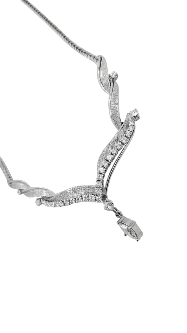 18K	White Gold Bridal Garland 1.50 ct Diamond 4-prong necklace-pendant featuring a dangle marquise cut