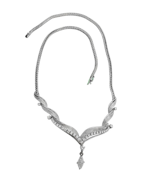 18K	White Gold Bridal Garland 1.50 ct Diamond 4-prong necklace-pendant featuring a dangle marquise cut