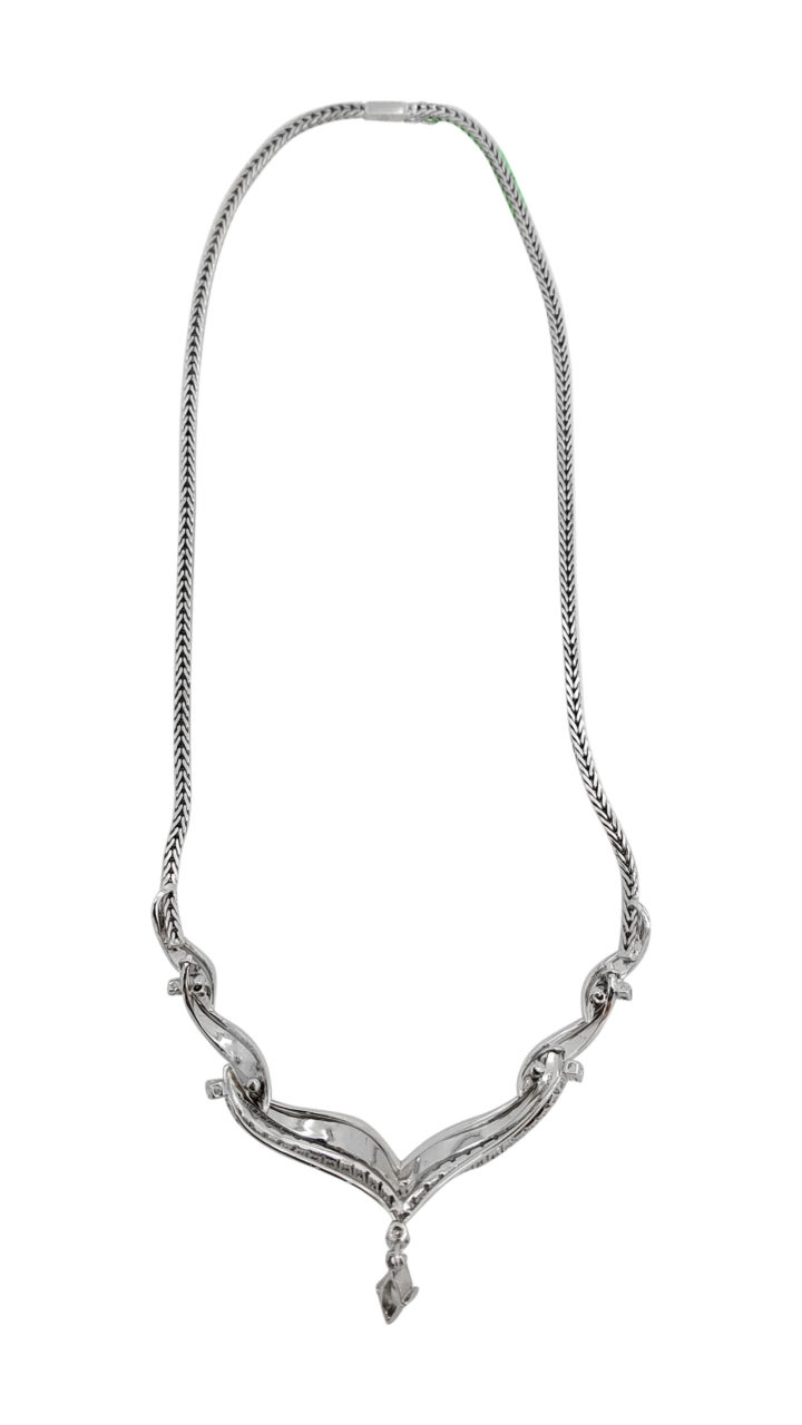 18K	White Gold Bridal Garland 1.50 ct Diamond 4-prong necklace-pendant featuring a dangle marquise cut