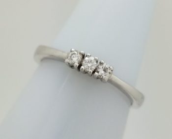 18K WHITE GOLD DIAMOND BAND SIZE  6.5
