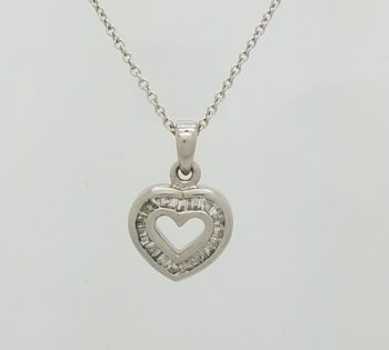 14K HEART SHAPE DIAMOND 0.25CT WHITE GOLD PENDANT